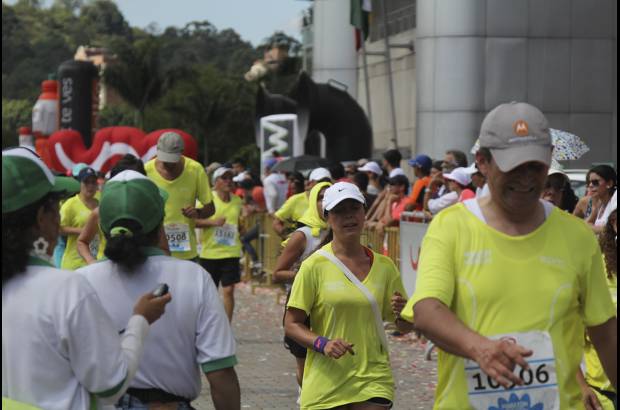 Esteban Jaramillo y Sebastián Salazar - Más de 10 mil competidores se dieron cita en esta histórica cita deportiva que se corría en las modalidades de 5, 10, 21 y 42 kilómetros.