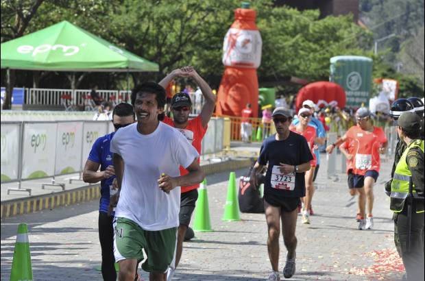 Esteban Jaramillo y Sebasti&#225;n Salazar - M&#225;s de 10 mil competidores se dieron cita en esta hist&#243;rica cita deportiva que se corr&#237;a en las modalidades de 5, 10, 21 y 42 kil&#243;metros.