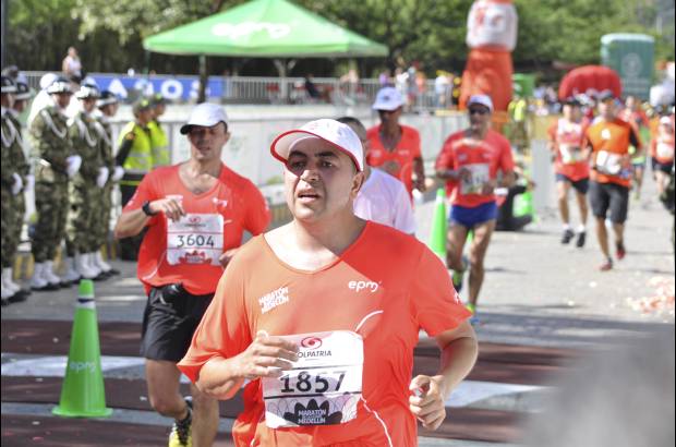Esteban Jaramillo y Sebasti&#225;n Salazar - M&#225;s de 10 mil competidores se dieron cita en esta hist&#243;rica cita deportiva que se corr&#237;a en las modalidades de 5, 10, 21 y 42 kil&#243;metros.