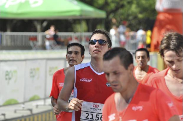 Esteban Jaramillo y Sebasti&#225;n Salazar - M&#225;s de 10 mil competidores se dieron cita en esta hist&#243;rica cita deportiva que se corr&#237;a en las modalidades de 5, 10, 21 y 42 kil&#243;metros.