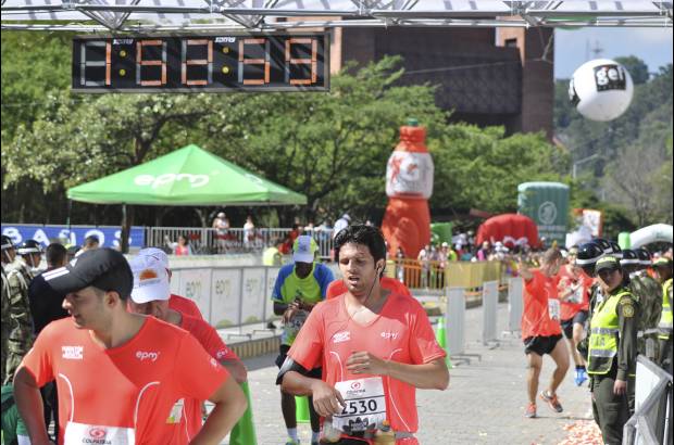 Esteban Jaramillo y Sebasti&#225;n Salazar - M&#225;s de 10 mil competidores se dieron cita en esta hist&#243;rica cita deportiva que se corr&#237;a en las modalidades de 5, 10, 21 y 42 kil&#243;metros.