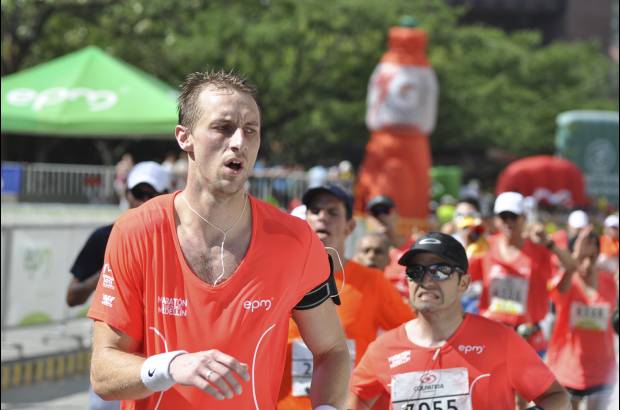 Esteban Jaramillo y Sebasti&#225;n Salazar - M&#225;s de 10 mil competidores se dieron cita en esta hist&#243;rica cita deportiva que se corr&#237;a en las modalidades de 5, 10, 21 y 42 kil&#243;metros.