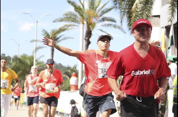 Esteban Jaramillo y Sebasti&#225;n Salazar - M&#225;s de 10 mil competidores se dieron cita en esta hist&#243;rica cita deportiva que se corr&#237;a en las modalidades de 5, 10, 21 y 42 kil&#243;metros.