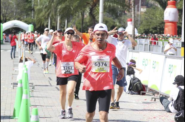 Esteban Jaramillo y Sebasti&#225;n Salazar - M&#225;s de 10 mil competidores se dieron cita en esta hist&#243;rica cita deportiva que se corr&#237;a en las modalidades de 5, 10, 21 y 42 kil&#243;metros.
