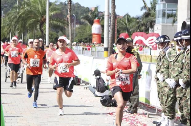 Esteban Jaramillo y Sebasti&#225;n Salazar - M&#225;s de 10 mil competidores se dieron cita en esta hist&#243;rica cita deportiva que se corr&#237;a en las modalidades de 5, 10, 21 y 42 kil&#243;metros.