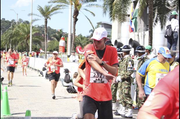 Esteban Jaramillo y Sebasti&#225;n Salazar - M&#225;s de 10 mil competidores se dieron cita en esta hist&#243;rica cita deportiva que se corr&#237;a en las modalidades de 5, 10, 21 y 42 kil&#243;metros.