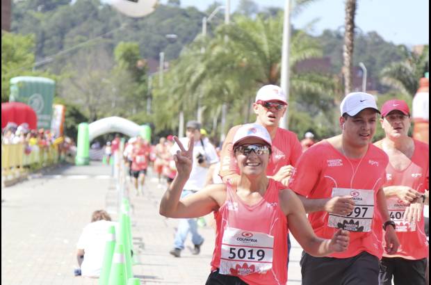 Esteban Jaramillo y Sebasti&#225;n Salazar - M&#225;s de 10 mil competidores se dieron cita en esta hist&#243;rica cita deportiva que se corr&#237;a en las modalidades de 5, 10, 21 y 42 kil&#243;metros.