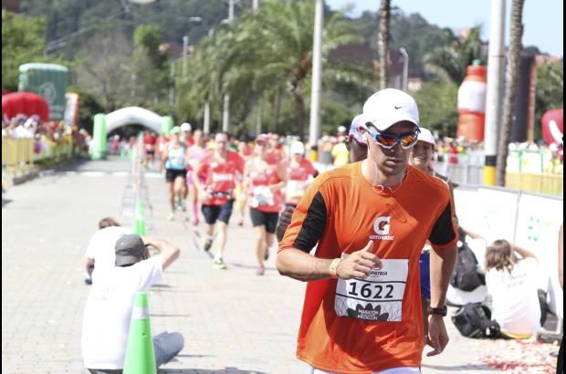 Esteban Jaramillo y Sebasti&#225;n Salazar - M&#225;s de 10 mil competidores se dieron cita en esta hist&#243;rica cita deportiva que se corr&#237;a en las modalidades de 5, 10, 21 y 42 kil&#243;metros.