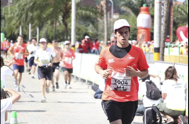 Esteban Jaramillo y Sebasti&#225;n Salazar - M&#225;s de 10 mil competidores se dieron cita en esta hist&#243;rica cita deportiva que se corr&#237;a en las modalidades de 5, 10, 21 y 42 kil&#243;metros.