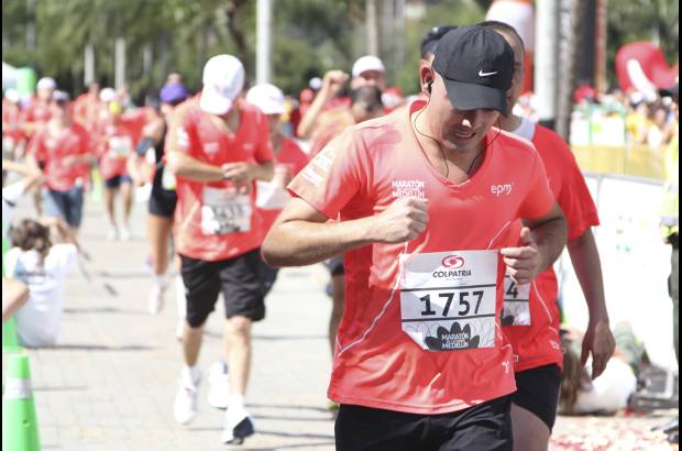 Esteban Jaramillo y Sebasti&#225;n Salazar - M&#225;s de 10 mil competidores se dieron cita en esta hist&#243;rica cita deportiva que se corr&#237;a en las modalidades de 5, 10, 21 y 42 kil&#243;metros.