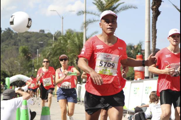 Esteban Jaramillo y Sebasti&#225;n Salazar - M&#225;s de 10 mil competidores se dieron cita en esta hist&#243;rica cita deportiva que se corr&#237;a en las modalidades de 5, 10, 21 y 42 kil&#243;metros.