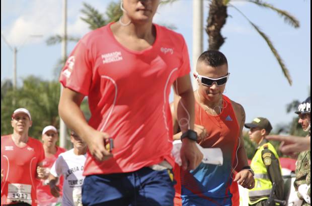 Esteban Jaramillo y Sebasti&#225;n Salazar - M&#225;s de 10 mil competidores se dieron cita en esta hist&#243;rica cita deportiva que se corr&#237;a en las modalidades de 5, 10, 21 y 42 kil&#243;metros.