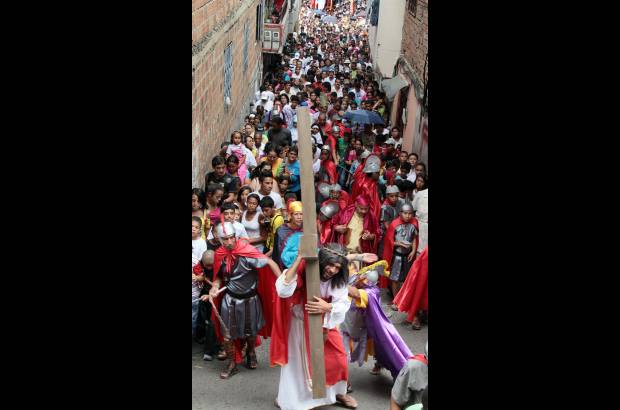 Manuel Saldarriaga - En sectores como en el barrio Moravia, esta celebración religiosa se realizó con actores, en vivo, que llamaron la atención de los habitantes y que los hicieron experimentar con más dramatismo los sucesos bíblicos.