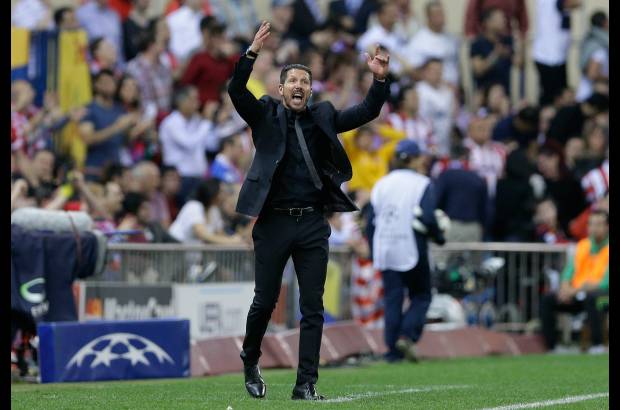 AP - El Atl&#233;tico no se desconcentr&#243; mientras Simeone, fuente de inspiraci&#243;n del equipo, alentaba a sus jugadores desde el banquillo.
