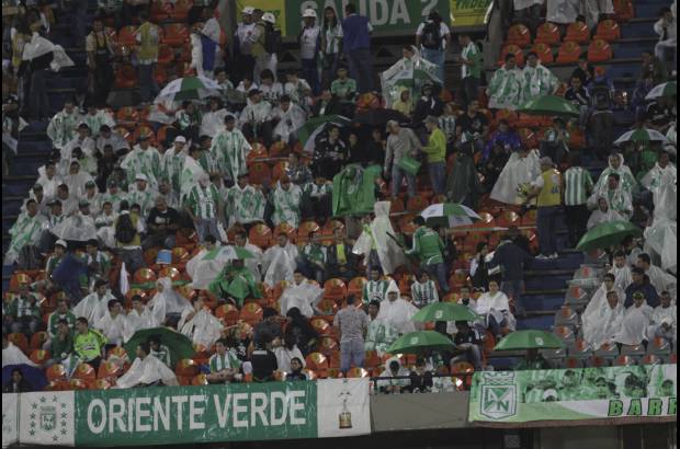 Hernán Vanegas - Los goles calentaron la fría noche.