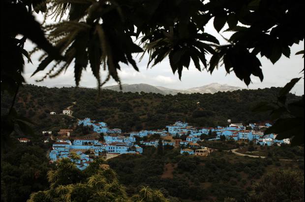 Reuters - Sony escogi&#243; el pueblo de J&#250;zcar, cerca de M&#225;laga, en el sur de Espa&#241;a, para hacer el estreno mundial de la pel&#237;cula Los pitufos en 3D, todas las fachadas de las casas fueron pintadas de azul, color caracter&#237;stico de los pitufos.