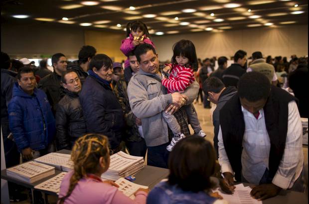 AP - Un total de 11,6 millones de ecuatorianos fueron convocados a las urnas.