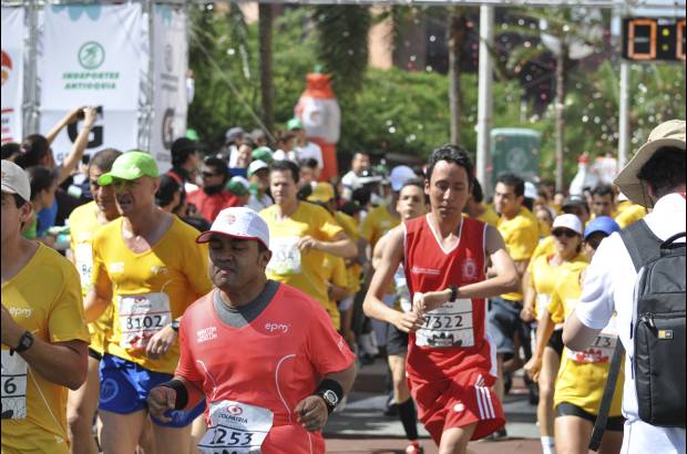 Esteban Jaramillo y Sebastián Salazar - Más de 10 mil competidores se dieron cita en esta histórica cita deportiva que se corría en las modalidades de 5, 10, 21 y 42 kilómetros
