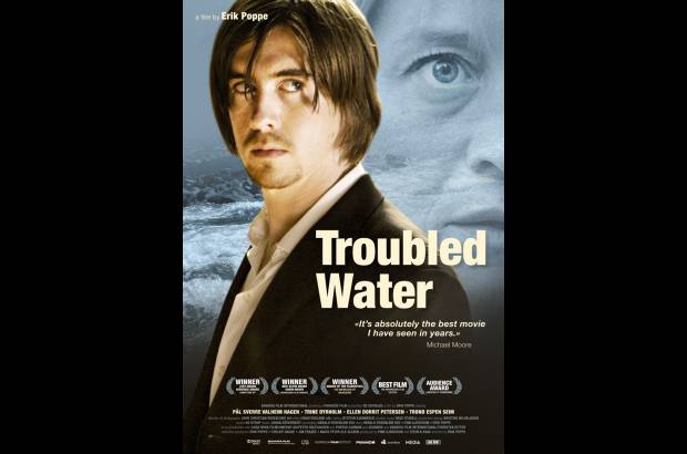 Aguas turbulentas - Director: Erik Poppe. Sinopsis: Jan Thomas recupera su libertad tras purgar ocho años de prisión por el asesinato de un niño. Su talento en el piano lo lleva a trabajar como organista en una iglesia, donde conocerá a la pastora Anna y a su hijo.