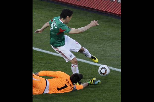AP - Los aficionados mexicanos se mostraron pesimistas y con pocas esperanzas de que su selecci&#243;n siga con vida en el Mundial si enfrenta a Argentina en los octavos de final.