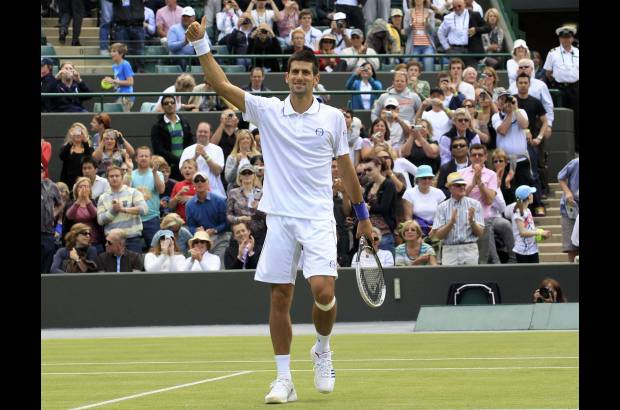 Reuters - El serbio Novak Djokovic, segundo favorito en el torneo de Wimbledon, bati&#243; al sudafricano Kevin Anderson, que hab&#237;a conseguido en la primera ronda la &#250;nica victoria de su carrera en Wimbledon.