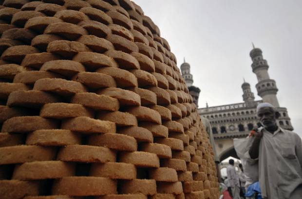 Reuters - El Ramadán comenzó después de que las autoridades religiosas avistaran el cuarto creciente de la Luna o hilal, que marca el inicio de Ramadán y el final del mes musulmán de Shabán.
