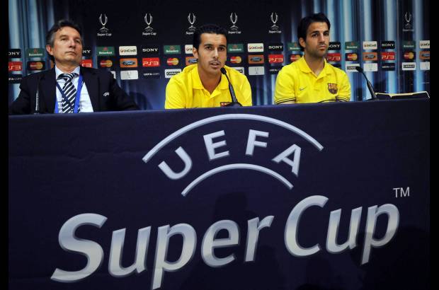 Reuters - Además, se realizó la conferencia de prensa previa al duelo por la Supercopa de Europa entre Barcelona y Porto, donde estará presente el colombiano Fredy Guarín. Los jugadores Pedro y Cesc Fábregas hablan de la estrategia del Barcelona.