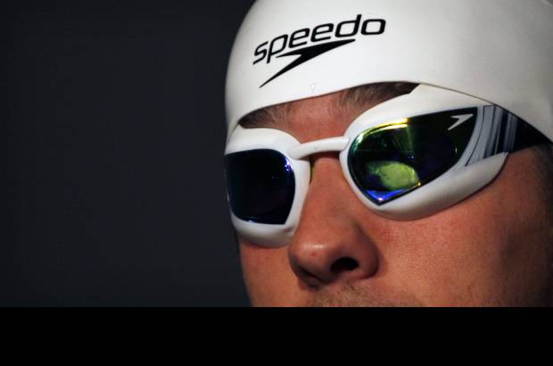 Reuters - Michael Phelps Phelps present&#243; el traje que utilizar&#225; en los Juegos de Londres 2012.