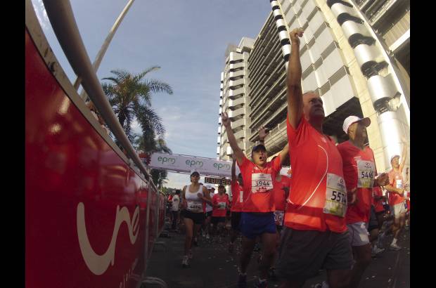 Esteban Jaramillo y Sebastián Salazar - Más de 10 mil competidores se dieron cita en esta histórica cita deportiva que se corría en las modalidades de 5, 10, 21 y 42 kilómetros.