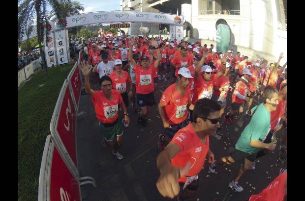 Esteban Jaramillo y Sebastián Salazar - Más de 10 mil competidores se dieron cita en esta histórica cita deportiva que se corría en las modalidades de 5, 10, 21 y 42 kilómetros.