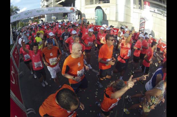 Esteban Jaramillo y Sebastián Salazar - Más de 10 mil competidores se dieron cita en esta histórica cita deportiva que se corría en las modalidades de 5, 10, 21 y 42 kilómetros.