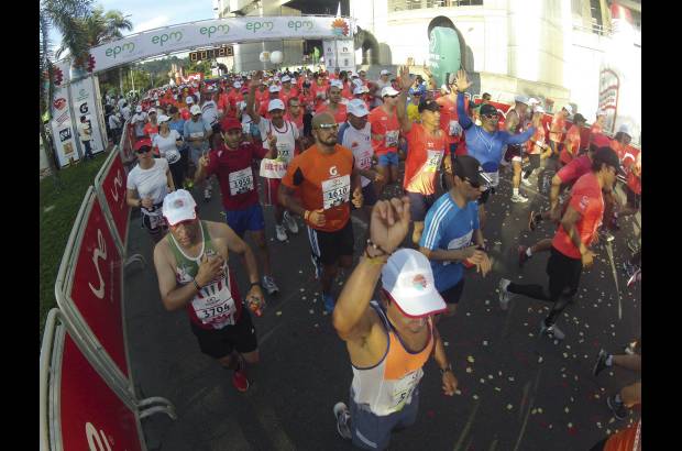 Esteban Jaramillo y Sebastián Salazar - Más de 10 mil competidores se dieron cita en esta histórica cita deportiva que se corría en las modalidades de 5, 10, 21 y 42 kilómetros.