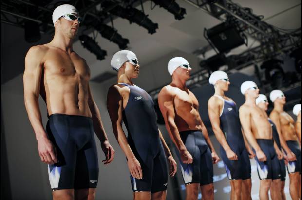Reuters - &quot;Al ponerme el nuevo equipo, el gorro, las gafas y el ba&#241;ador, me siento como un torpedo en cuanto me lanzo al agua, m&#225;s c&#243;modo y confiado&quot;, asegur&#243; el nadador estadounidense.