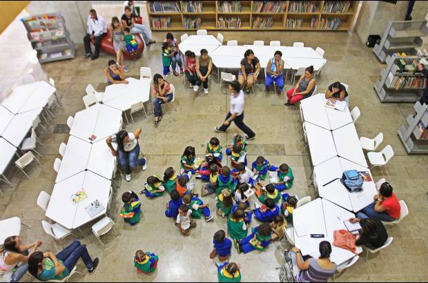 FOTO EL COLOMBIANO - Espacios dise&#241;ados para contribuir a la transformaci&#243;n de la ciudad desde los &#225;mbitos educativo, cultural y social. En los parques biblioteca convergen distintas instituciones en un mismo espacio para generar tejido social y plantear un nuevo estilo de convivencia.