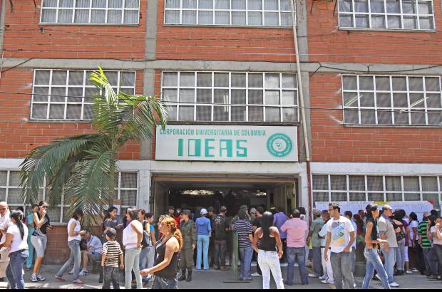 Juan Fernando Cano - En Itagüí uno de los puntos de mayor asistencia fue la en la Corporación Universitaria Ideas, Allí votaron las mujeres.