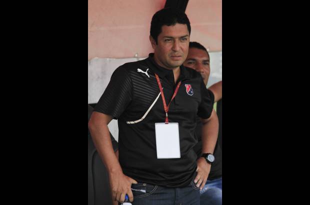 R&#243;binson S&#225;enz - El t&#233;cnico &#211;scar P&#233;rez a&#250;n no encuentra el funcionamiento ideal.