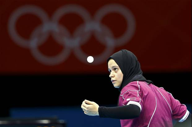 Reuters - Por motivos religiosos y de costumbres, las mujeres de Qatar incluyen en sus trajes deportivos, sus atuendos tradicionales. El respeto prima sobre todo.