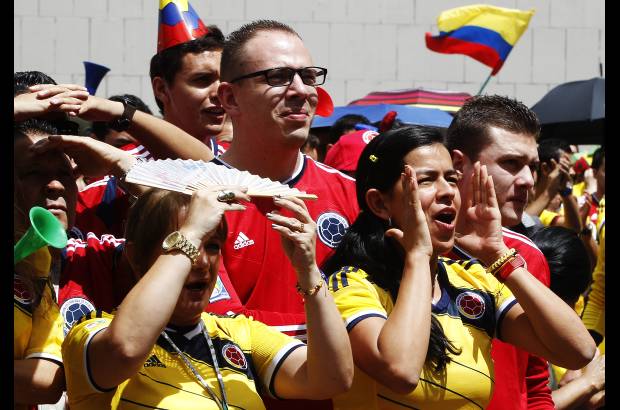 FOTOS JAIME P&#201;REZ - A muchos, en medio del nerviosismo, se les ve&#237;a llevar los dedos a la boca para comerse las u&#241;as.