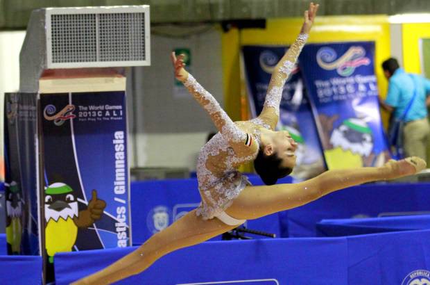 COLPRENSA - La Gimnasia art&#237;stica inici&#243; sus bellos movimientos con la modalidad r&#237;tmica entregando las dos primeras medallas de oro en la rama femenina en las competencias de Aro y Pelota.