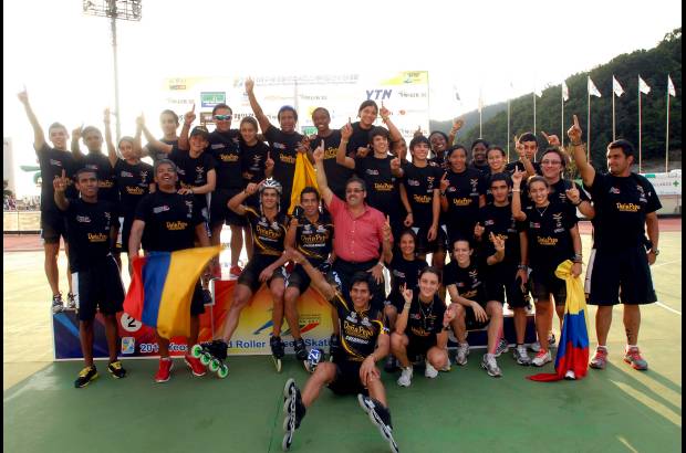 Cortes&#237;a Fedepat&#237;n - La selecci&#243;n colombiana de patinaje de carreras ratific&#243; su poder&#237;o en esta disciplina tras encabezar el medallero y la clasificaci&#243;n por puntos del Mundial disputado en la ciudad surcoreana de Yeosu.