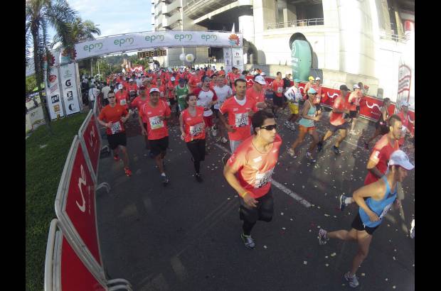 Esteban Jaramillo y Sebastián Salazar - Más de 10 mil competidores se dieron cita en esta histórica cita deportiva que se corría en las modalidades de 5, 10, 21 y 42 kilómetros.