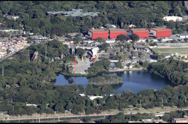 FOTO EL COLOMBIANO - Es uno de los sitios de recreación de mayor acogida por los habitantes de Medellín. Sus juegos mecánicos y el lago que tiene en su centro son sus atracciones más reconocidas. Por el Parque Norte J. Emilio Valderrama han pasado casi todos los medellinenses.