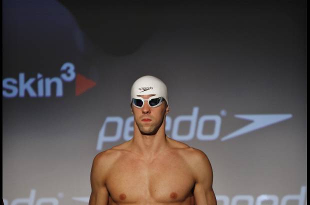 Reuters - El nuevo ba&#241;ador va desde la cintura hasta la rodilla, con el fin de ser m&#225;s aerodin&#225;mico. Tiene por nombre Fastskin 3 Racing System.