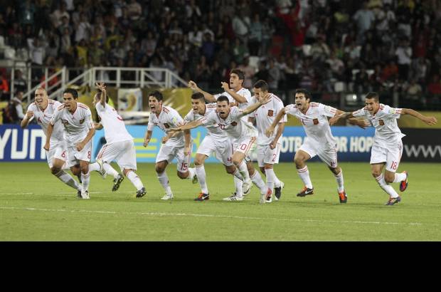Reuters - Los ib&#233;ricos se encontraron un equipo que lo corri&#243;, lo apret&#243; y lo atac&#243; por los costados. Un equipo que le neutraliz&#243; a Oriol, Canales, Pacheco, Rodrigo y compa&#241;&#237;a. Les quitaron la pelota y lo hicieron ver feo.