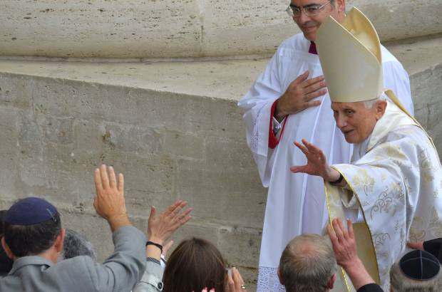 FOTO AFP - Fue ceremonia de canonización sin precedentes, que tuvo otro ribete histórico con la presencia del pontífice retirado Benedicto XVI.