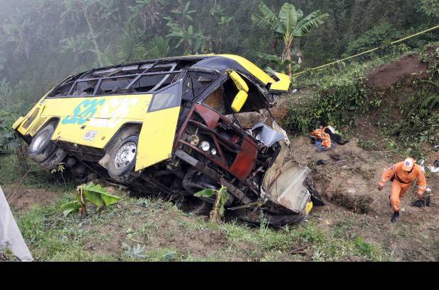 R&#243;binson S&#225;enz - Pr&#225;cticamente destruido qued&#243; el bus de la empresa Expreso Palmira que rod&#243; a un abismo en Versalles, Santa B&#225;rbara, en el suroeste antioque&#241;o.