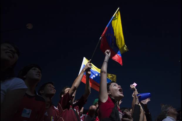 Carlos Garc&#237;a, Reuters - En las calles de Caracas, los hinchas celebraron el triunfo de la Vinotinto.