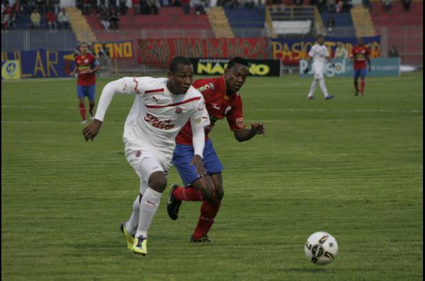 Colprensa - Carlos Giraldo, Ómar Rodríguez y Mauricio Mina tuvieron las principales opciones del compromiso ante un Bréiner Castillo impasable.