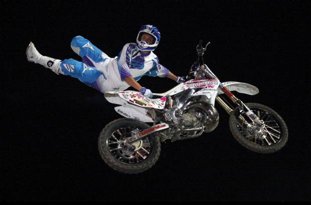 Jaime Pérez - Sebastián "Tatán" Mejía y Dúber el "Pollo" Restrepo, se encargaron por Colombia de ponerle el dramatismo en las motos con saltos mortales y espectaculares figuras en el aire.