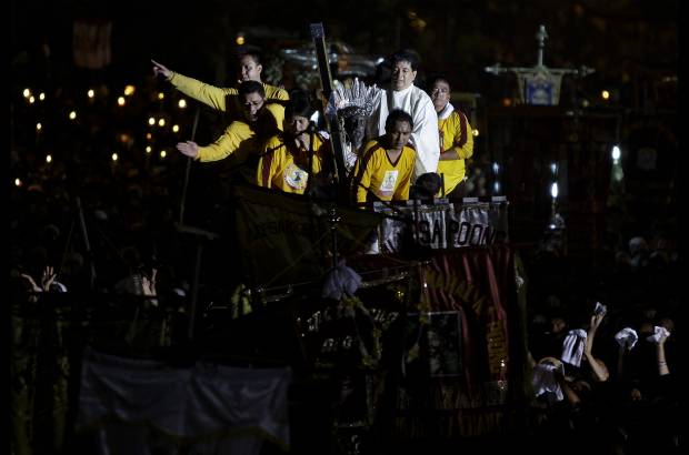 AP - Seg&#250;n los datos facilitados por la Cruz Roja y las autoridades de la capital, por lo menos 657 personas resultaron heridas durante el trayecto de seis kil&#243;metros por el centro de la capital filipina.